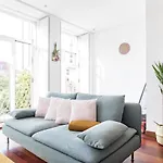 Bonjardim Studio W/ Balcony By Lovelystay