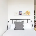 Bonjardim Studio W/ Balcony By Lovelystay